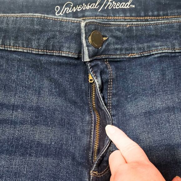 Universal Thread New midnight blue mid rise Bermuda denim shorts size 26W - Picture 5 of 14